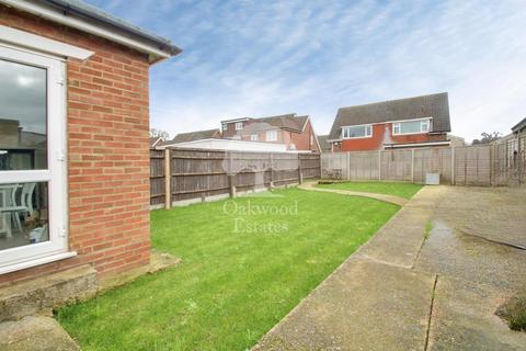 2 bedroom bungalow to rent, Poplar Close, Slough SL3