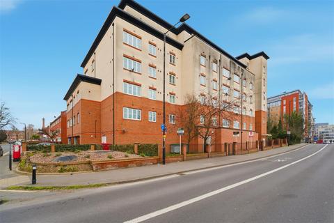 2 bedroom apartment for sale, Bath Road, Slough SL1