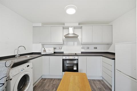2 bedroom apartment for sale, Bath Road, Slough SL1