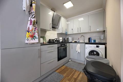 2 bedroom flat to rent, Greenford Road, Greenford UB6
