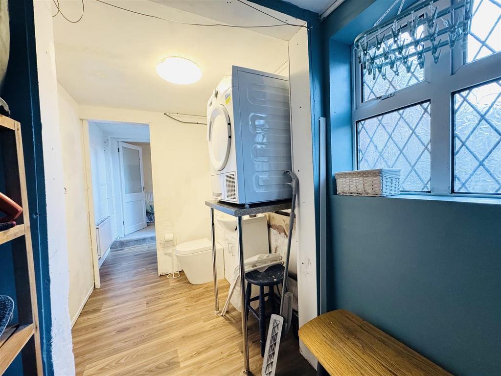 Utility room / downstairs wc