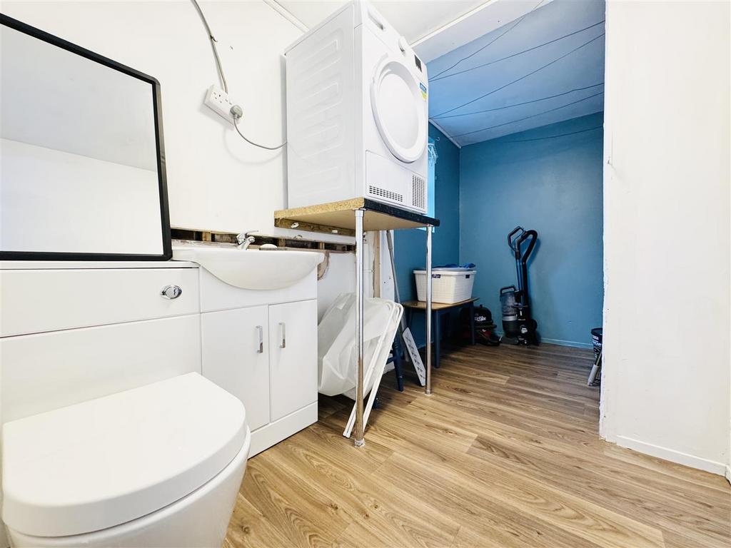 Utility room / downstairs wc