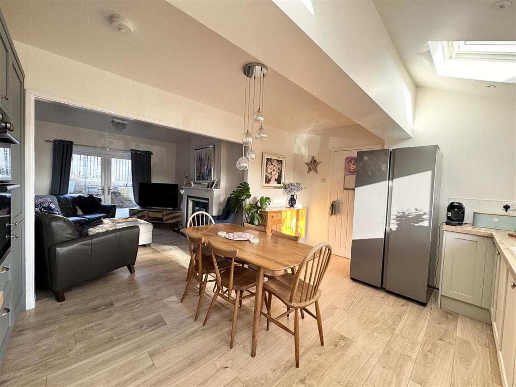 Living dining kitchen