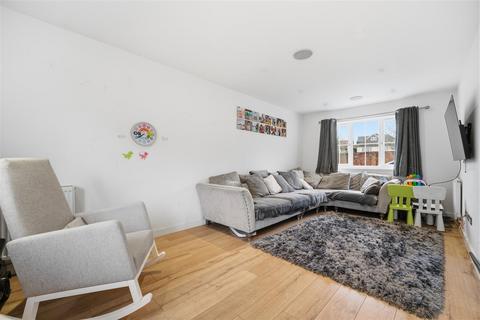 undefined, Dawn Close, Hounslow TW4