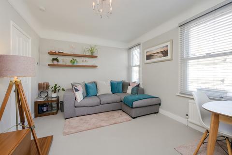 2 bedroom apartment for sale, Laburnum Road, London SW19