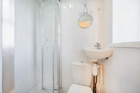 Studio to rent, The Grange Estate, London N2