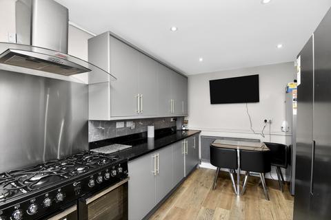 4 bedroom terraced house for sale, Shaw Close, London, SE28