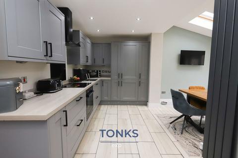 2 bedroom semi-detached house for sale, Timbertree Crescent, Cradley Heath B64