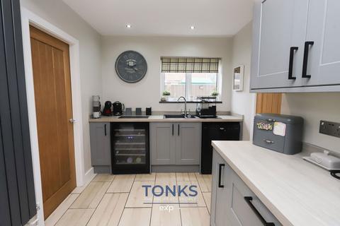 2 bedroom semi-detached house for sale, Timbertree Crescent, Cradley Heath B64