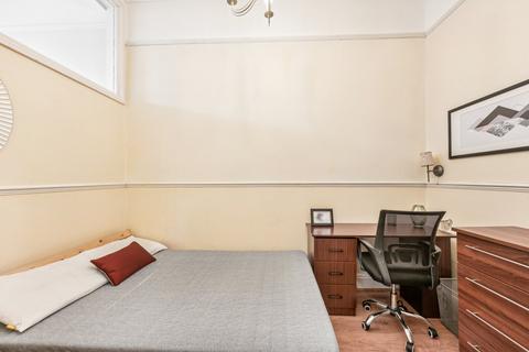 2 bedroom flat to rent, Trebovir Road, Earls Court, London