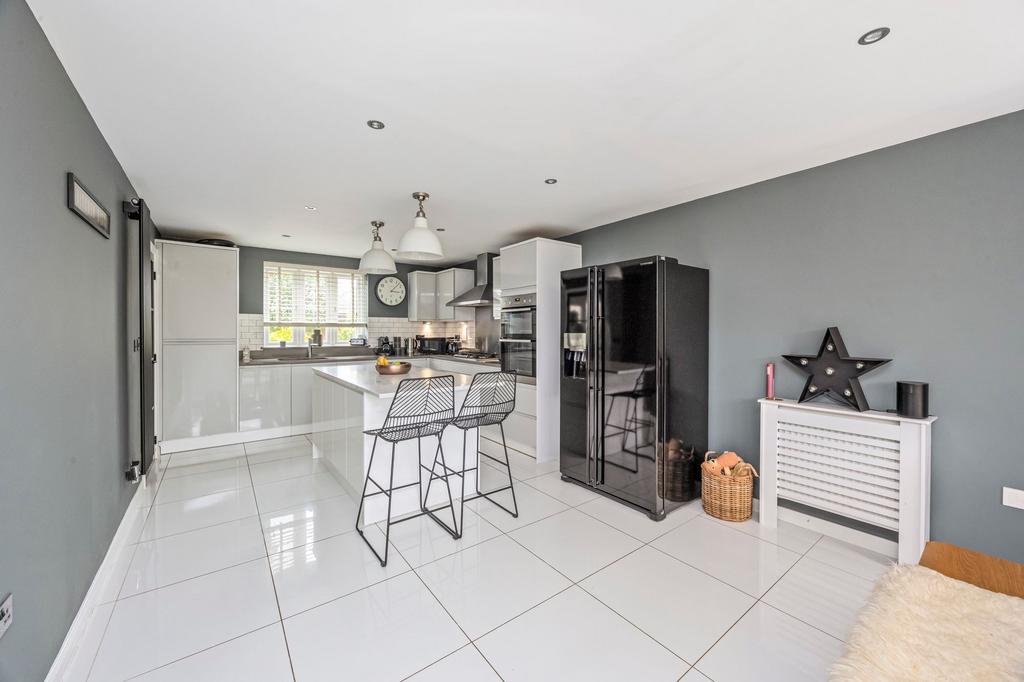 Kitchen/ Dining Room
