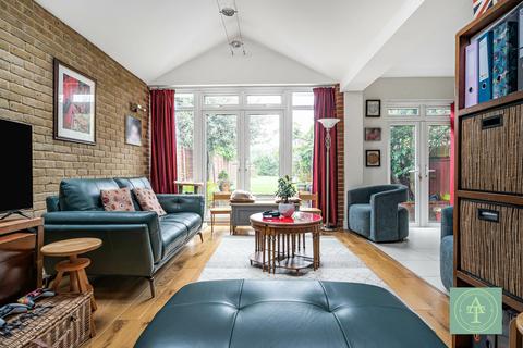 5 bedroom semi-detached house for sale, Winchmore Hill Road, Winchmore Hill, London, N21