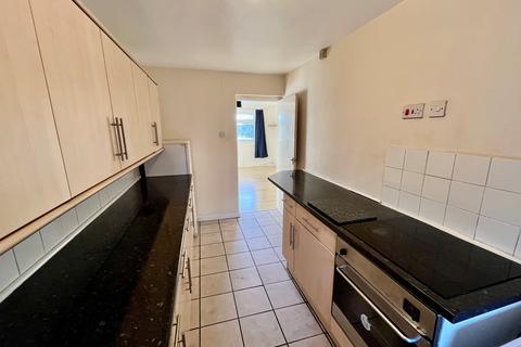 2 bedroom apartment to rent, Milverton Court, Leamington Spa, CV32