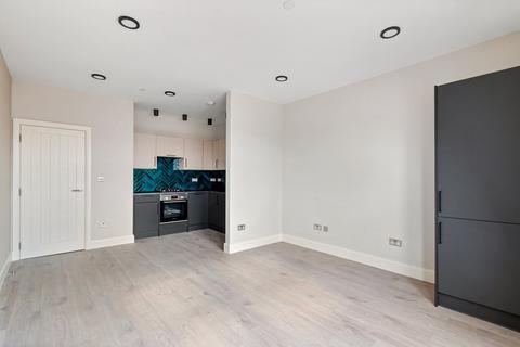 1 bedroom flat for sale, Lennards Court, Chiswick High Road, London W4