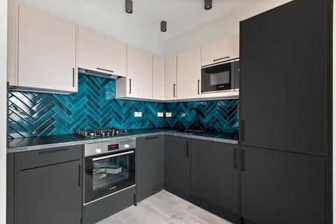 1 bedroom flat for sale, Lennards Court, Chiswick High Road, London W4