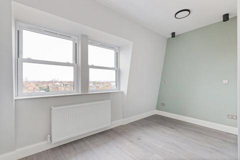 1 bedroom flat for sale, Lennards Court, Chiswick High Road, London W4