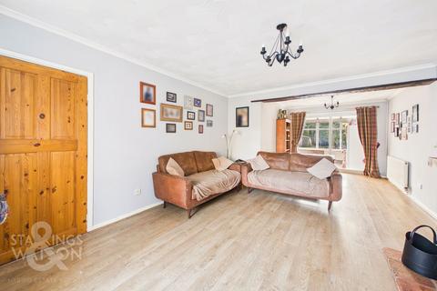 3 bedroom end of terrace house for sale, Wroxham Road, Rackheath, Norwich