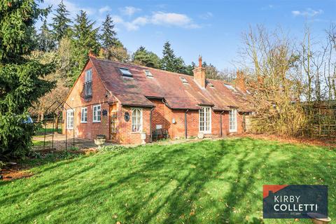 4 bedroom semi-detached bungalow for sale, Goose Green, Hoddesdon