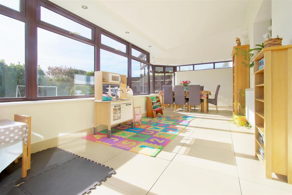 Family Room.jpg