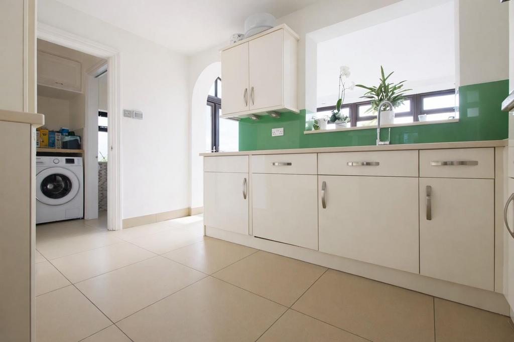 Kitchen B.jpg