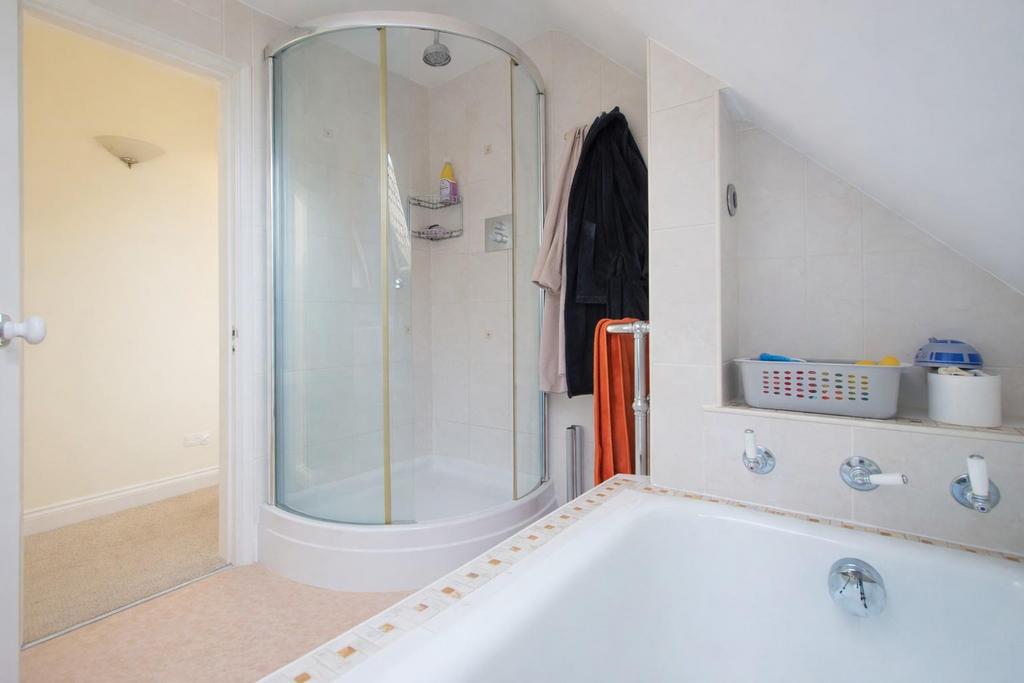 Family Bathroom A.jpg