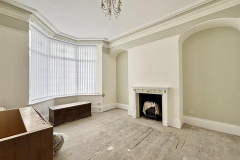 4 bedroom end of terrace house for sale, West End, Bradford BD13