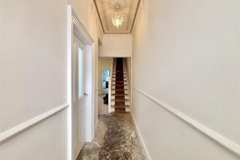 4 bedroom end of terrace house for sale, West End, Bradford BD13