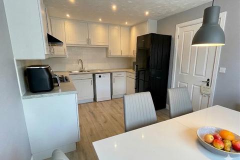 3 bedroom terraced house for sale, Primrose Close, Luton, Bedfordshire, LU3 1EY