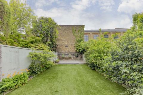 4 bedroom terraced house to rent, Berestede Road, London W6