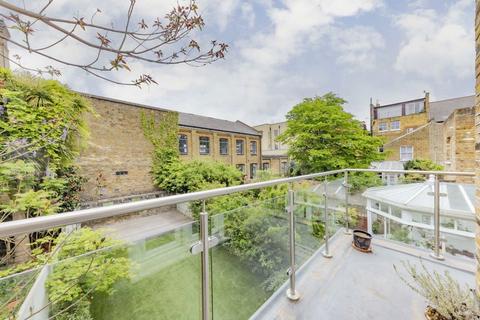 4 bedroom terraced house to rent, Berestede Road, London W6