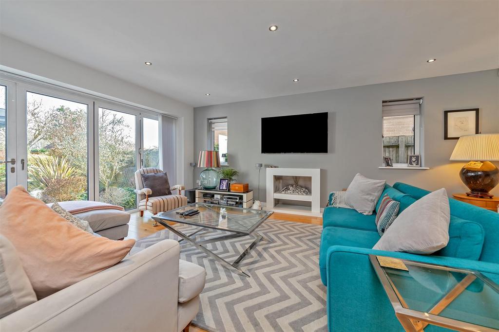 20 Sunderland Ave-26.jpg