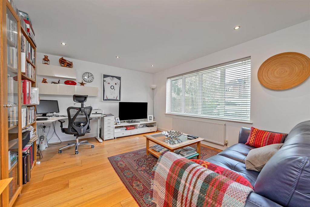 20 Sunderland Ave-24.jpg