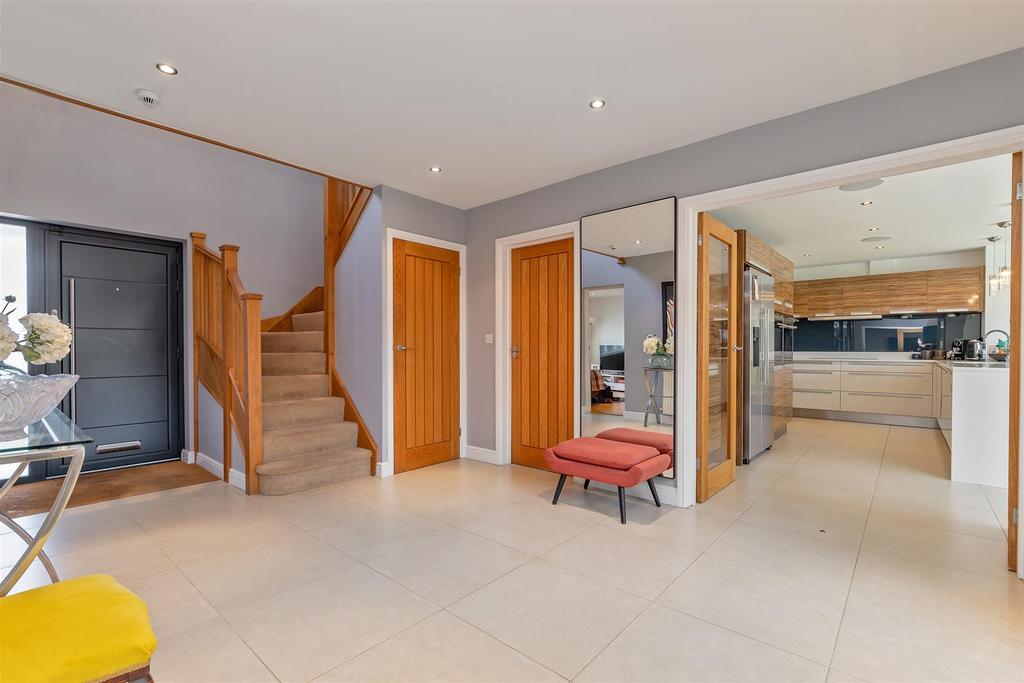 20 Sunderland Ave-21.jpg