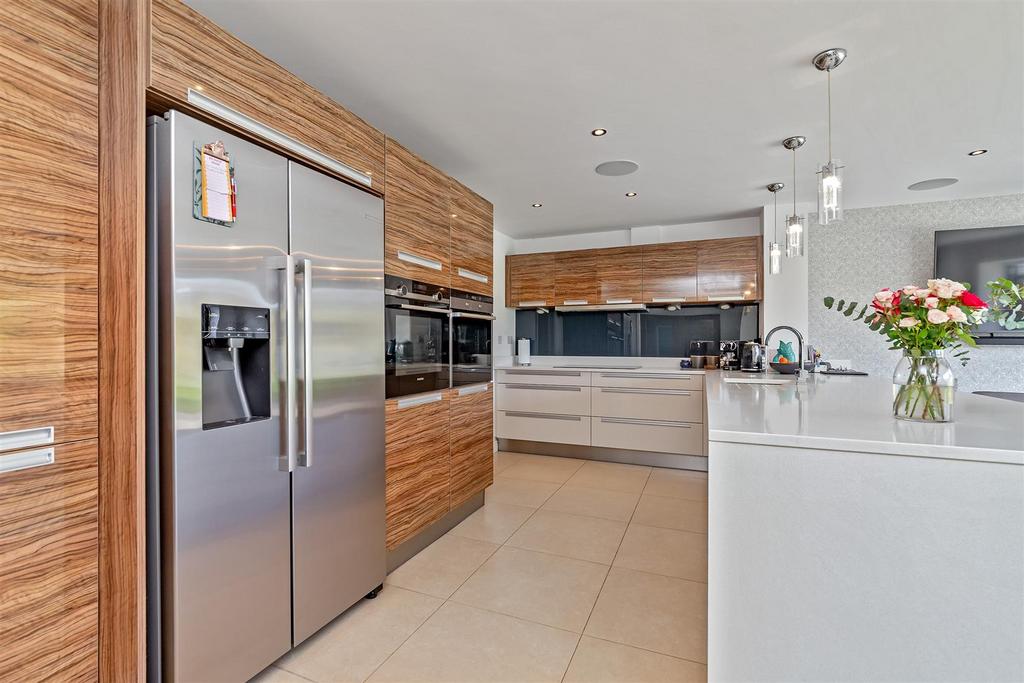 20 Sunderland Ave-36.jpg