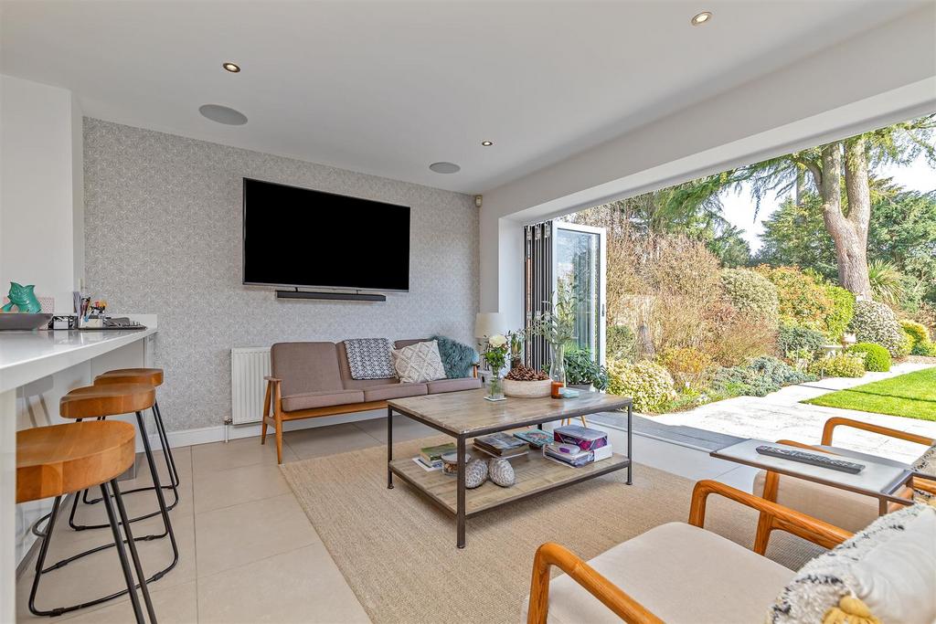 20 Sunderland Ave-42.jpg