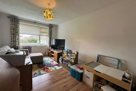 2 bedroom flat for sale, Greenacres, Central Avenue, Telscombe Cliffs, BN10 7LY