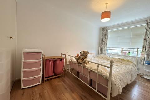 2 bedroom flat for sale, Greenacres, Central Avenue, Telscombe Cliffs, BN10 7LY