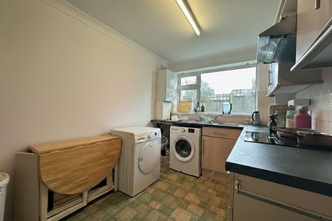 2 bedroom flat for sale, Greenacres, Central Avenue, Telscombe Cliffs, BN10 7LY