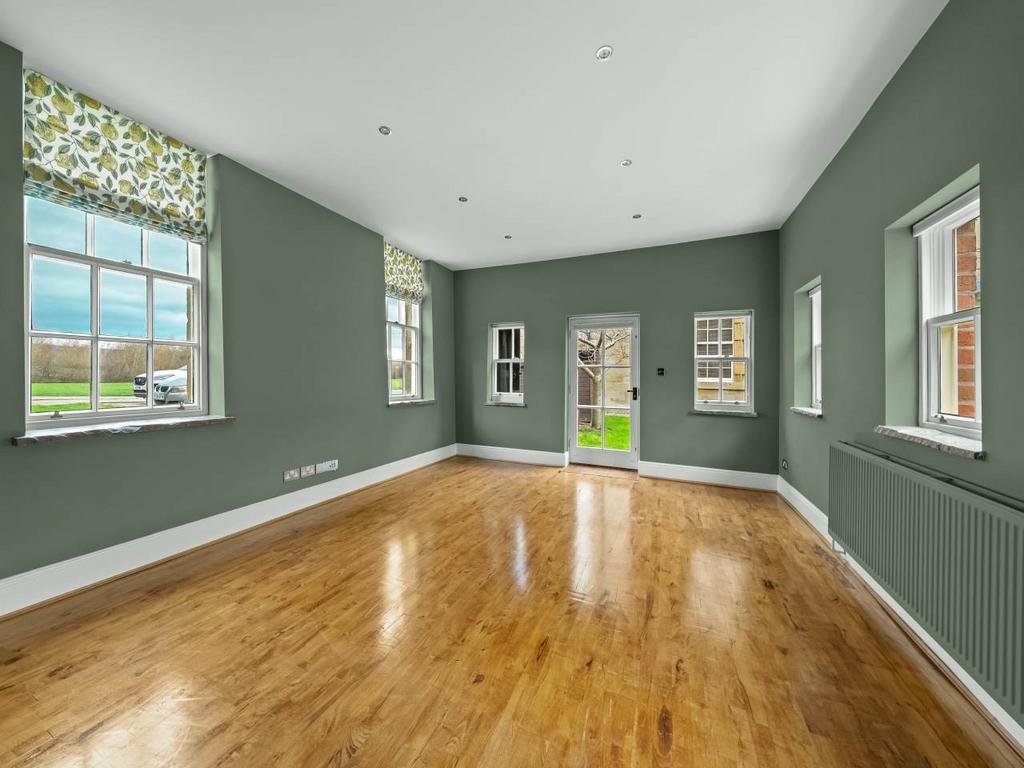 Dining Room / Sittin