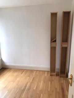 2 bedroom flat to rent, Princess Park Manor, Royal Drive, Friern Barnet