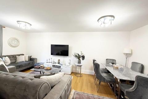 2 bedroom flat to rent, Princess Park Manor, Royal Drive, Friern Barnet