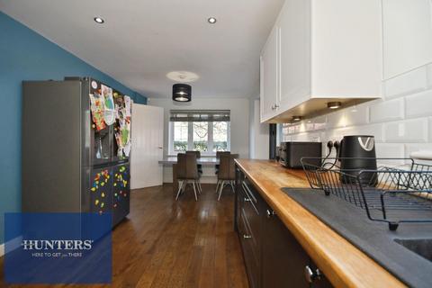 4 bedroom detached house for sale, Caulfield Close, Dunston, Chesterfield, S41 8DH