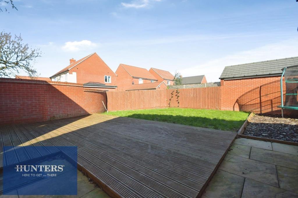 REAR GARDEN 01.jpg