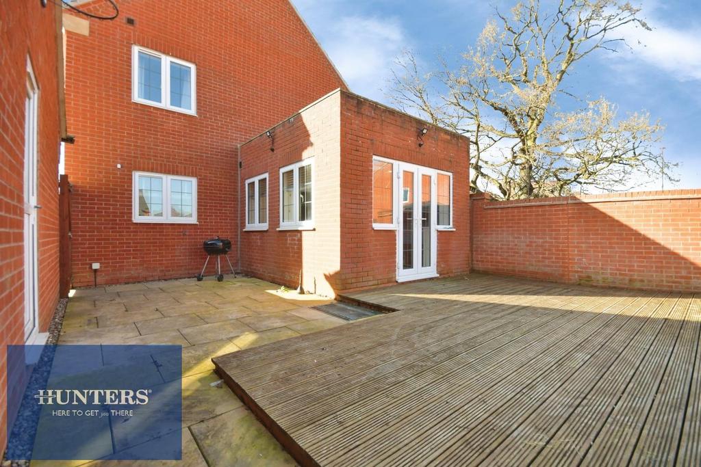 REAR GARDEN 02.jpg