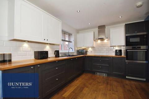 4 bedroom detached house for sale, Caulfield Close, Dunston, Chesterfield, S41 8DH