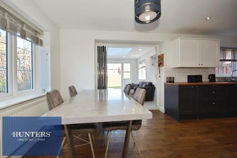 4 bedroom detached house for sale, Caulfield Close, Dunston, Chesterfield, S41 8DH