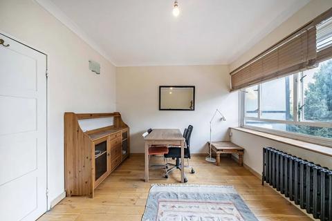 3 bedroom flat to rent, Churchill Gardens Road, London SW1V