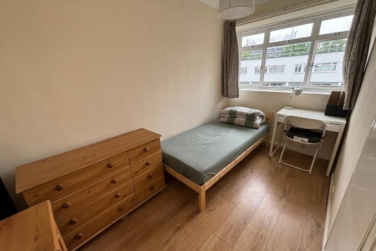 Bright tidy single room with desk and storage...