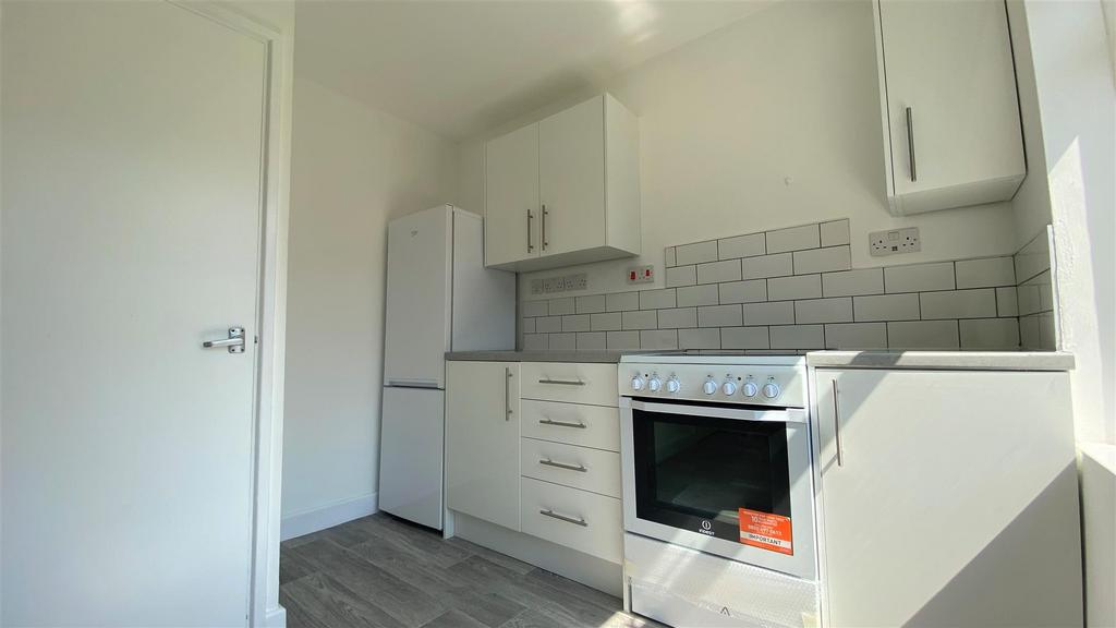 Kitchen 2.jpg