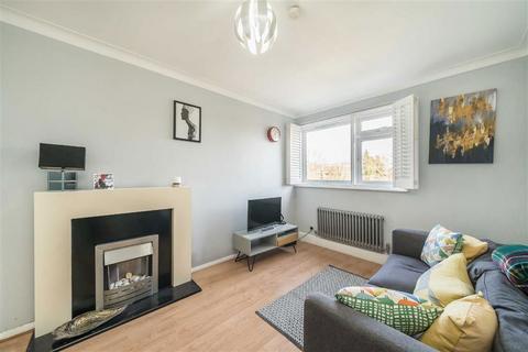 2 bedroom flat for sale, Kings Avenue, London SW4